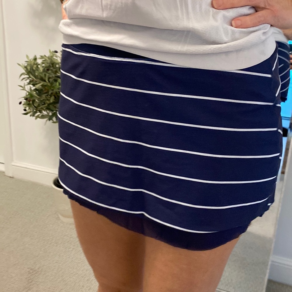 New balance tennis skirt with mesh border.  No attached undershorts
